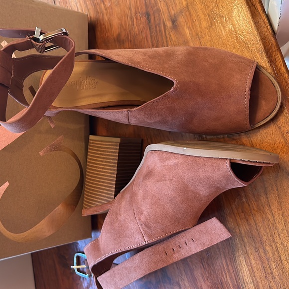 Charlotte Russe. Size 9 - Picture 2 of 3